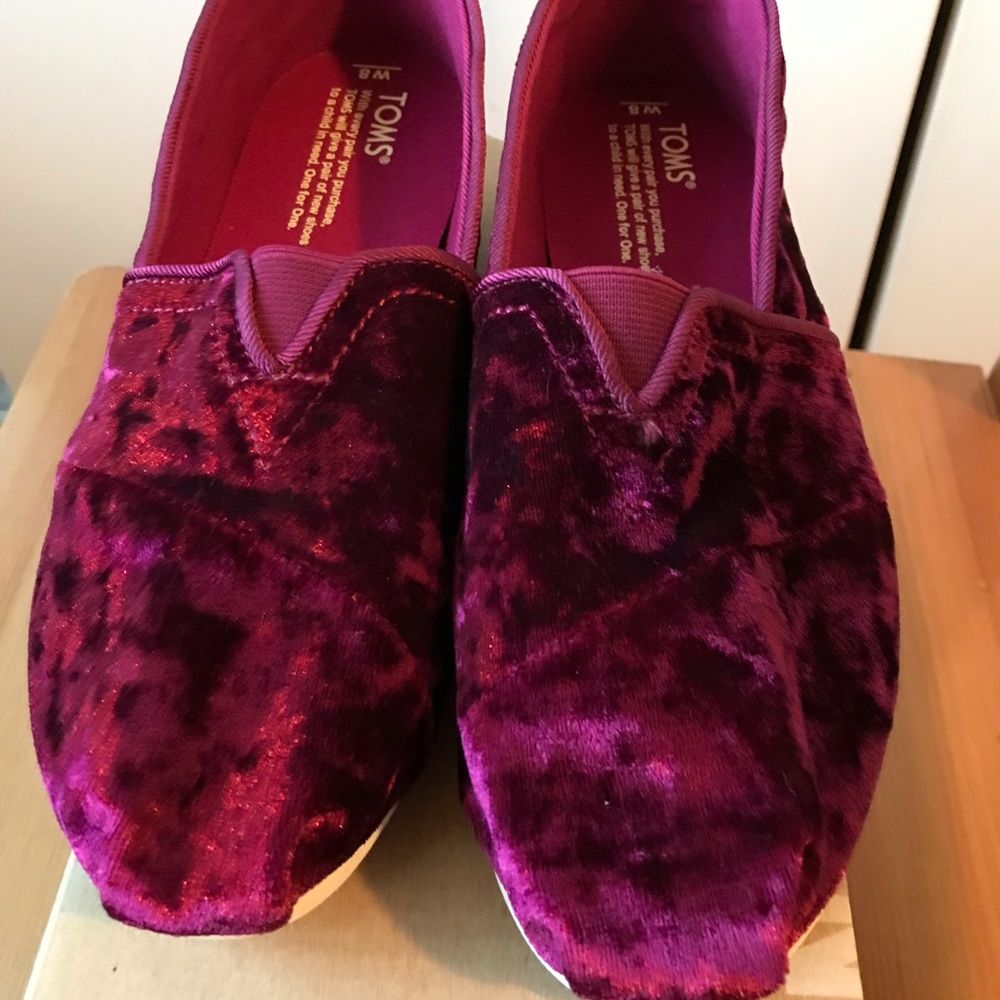 TOMS Crushed Black Cherry Velvet Slip-On - Picture 3 of 6